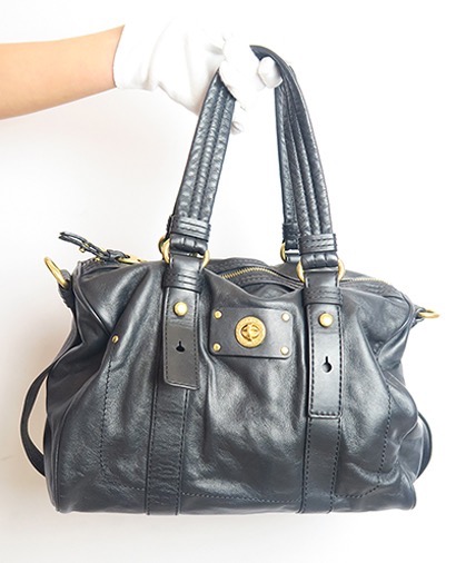 Totally Turnlock Helena, front view
